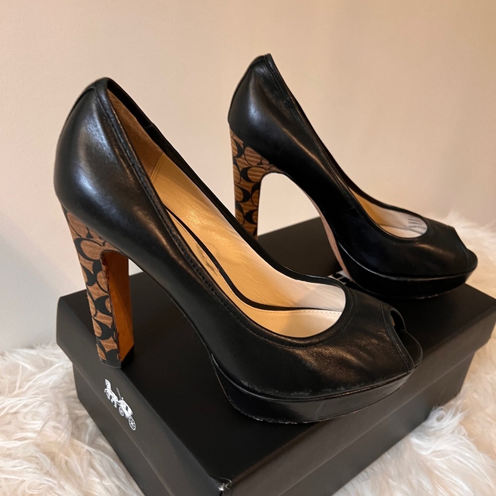 Coach pumps